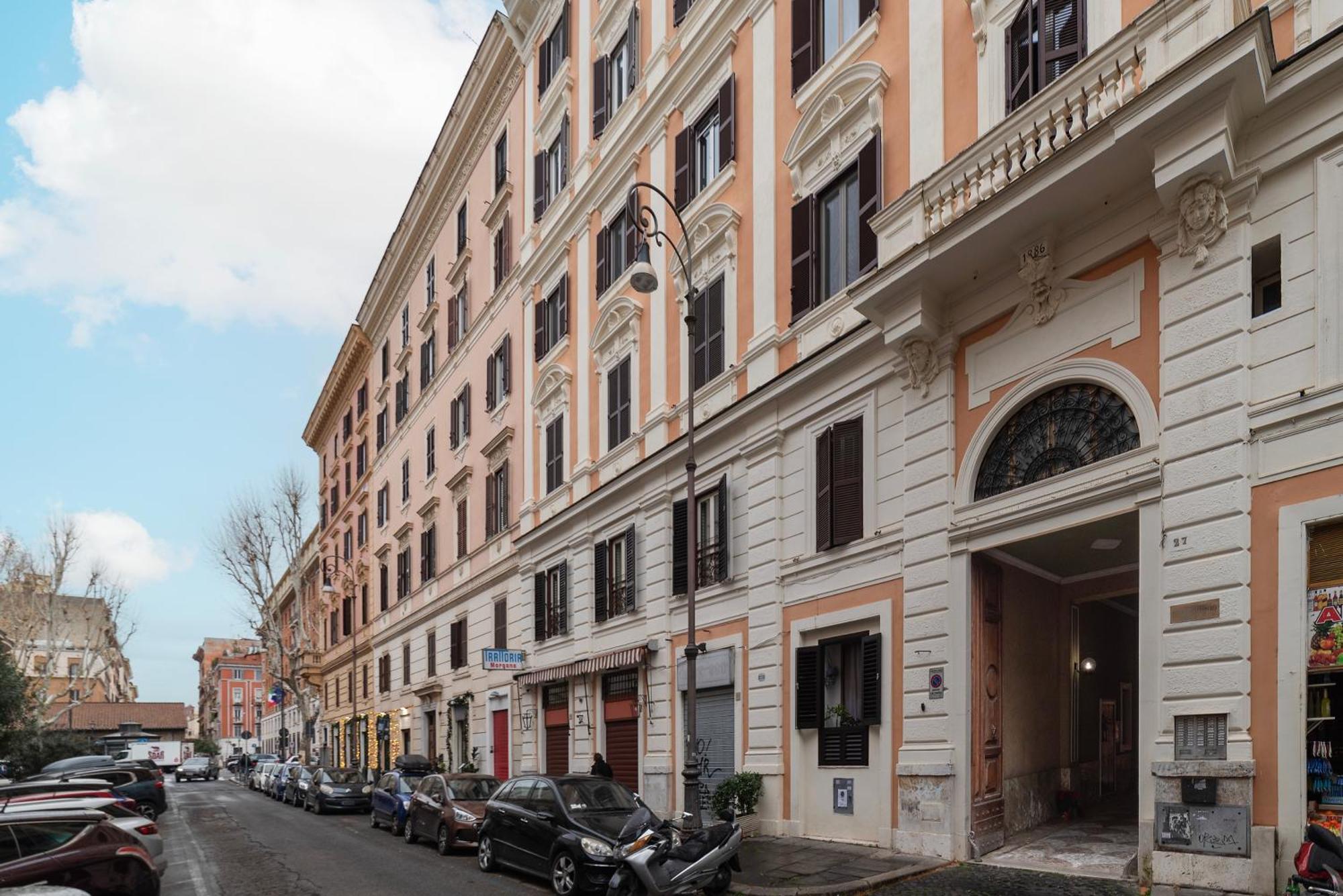 Terme Di Traiano Apartment - 10 Min Dal Colosseo Рим Екстериор снимка