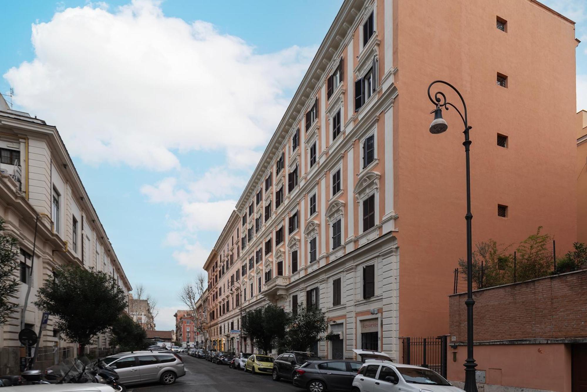 Terme Di Traiano Apartment - 10 Min Dal Colosseo Рим Екстериор снимка