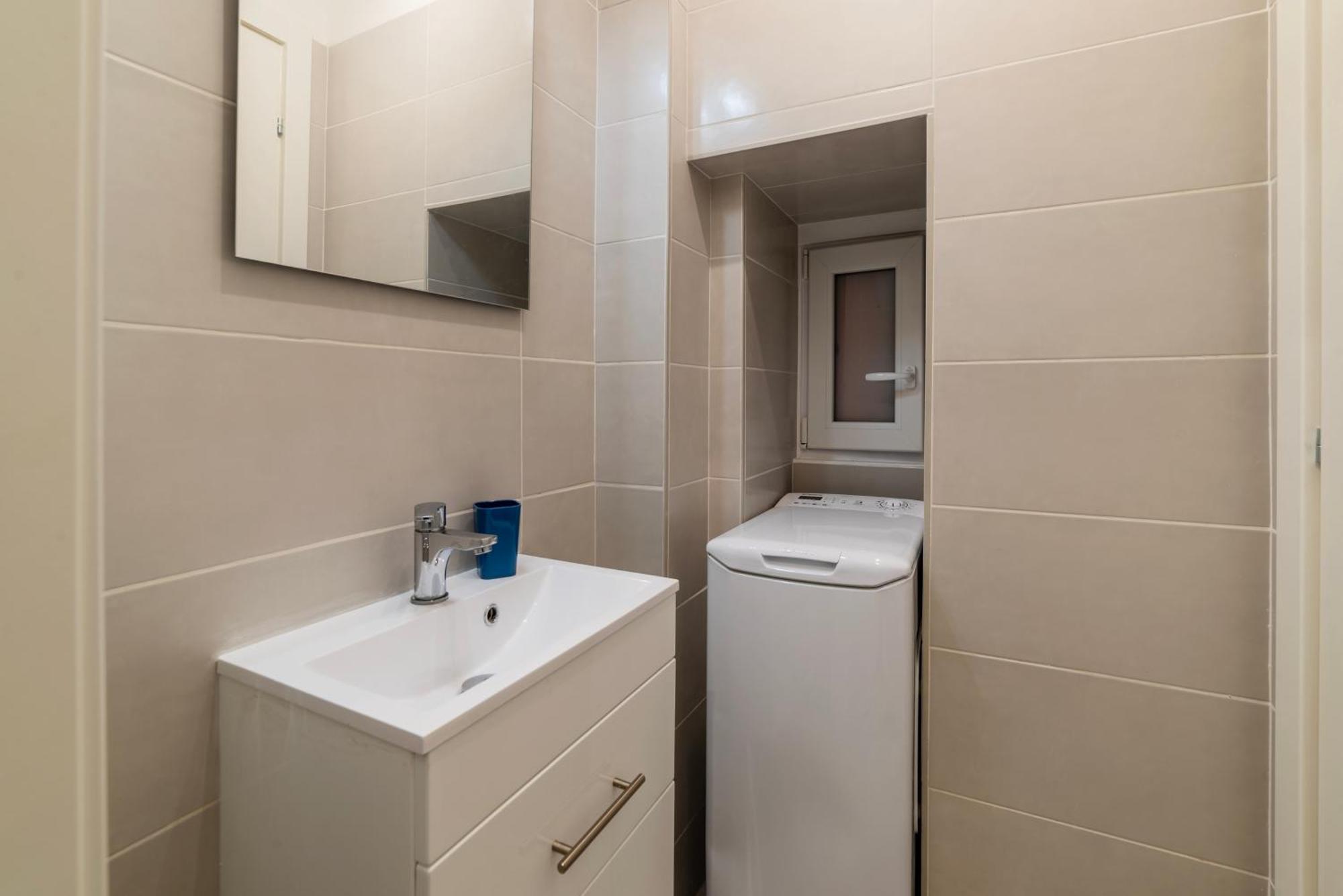 Terme Di Traiano Apartment - 10 Min Dal Colosseo Рим Екстериор снимка